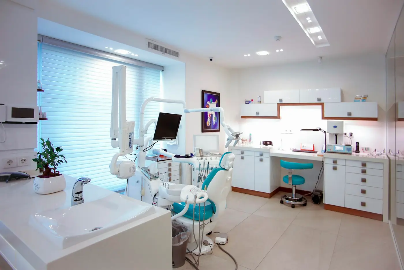 Empty dental room with a chair. Illustrative photo, not a real clinic.